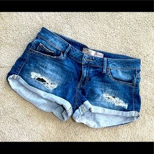 Guess? Low rise denim shorts! Size 27!